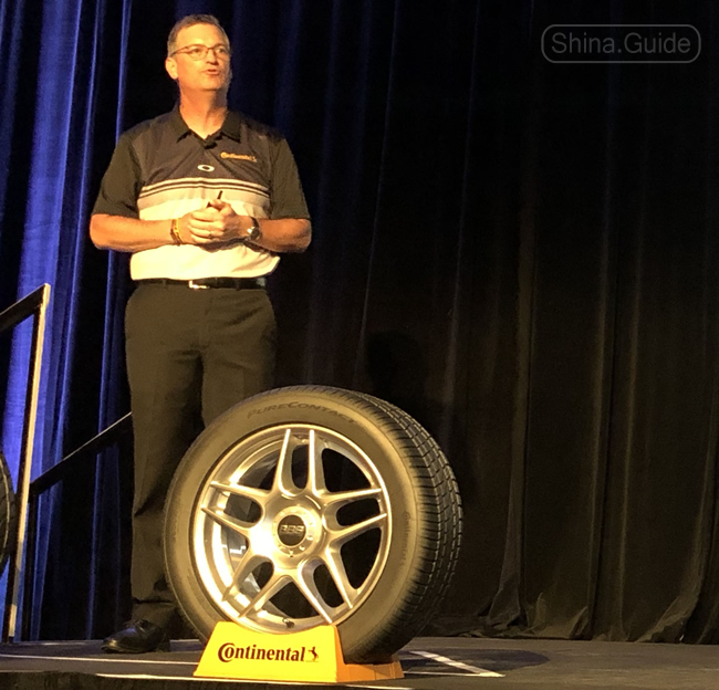 Билл Колдуэлл, вице-президент по продажам и маркетингу Continental Tire the Americas LLC, на презентации новых шин
